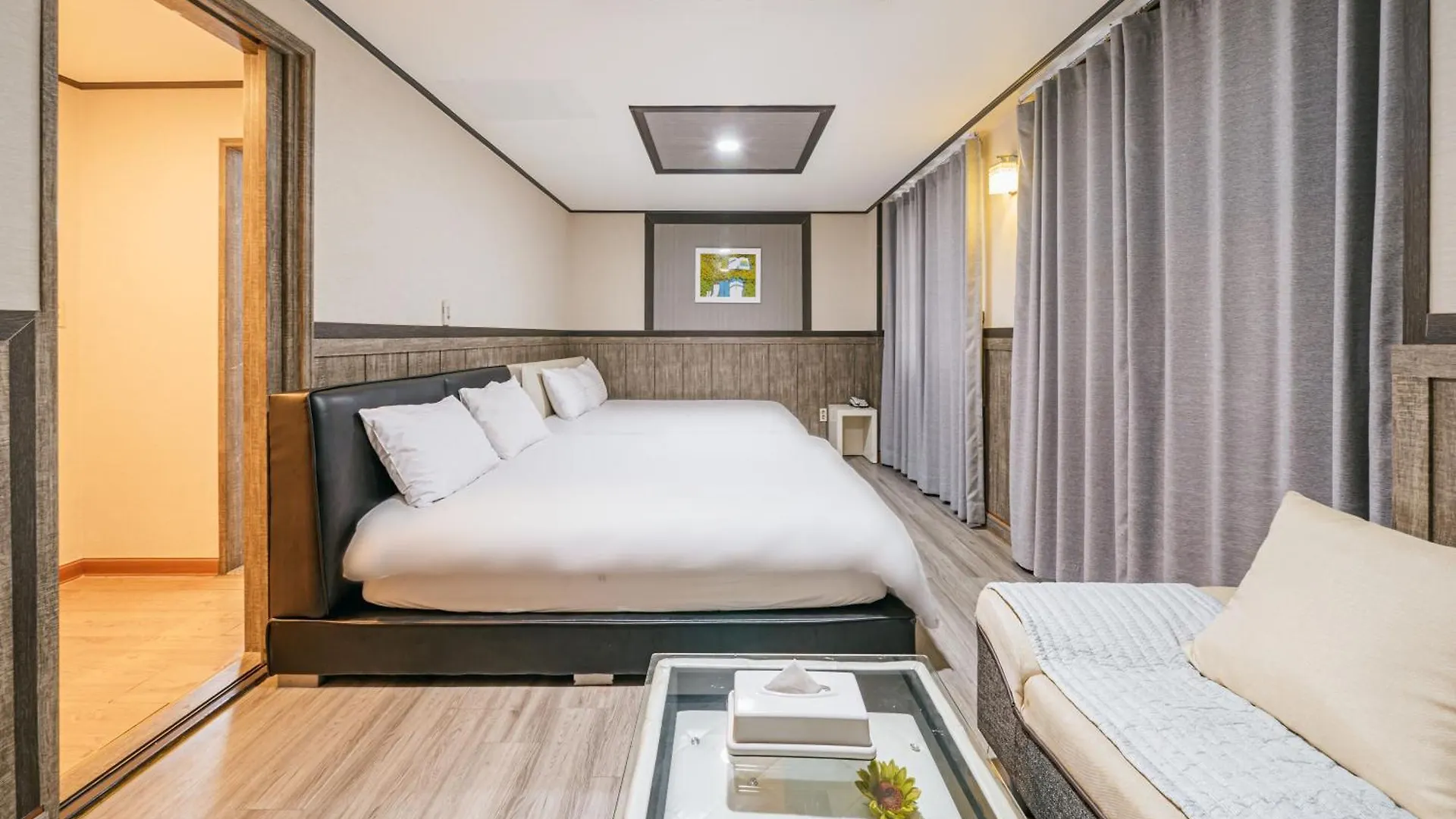 Jeju B Hotel 2*,