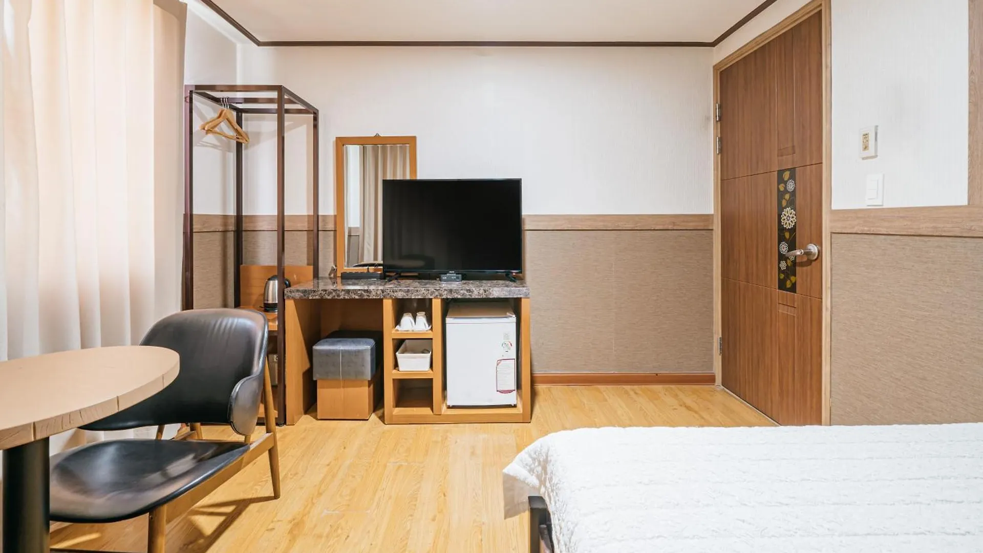 Jeju B Hotel